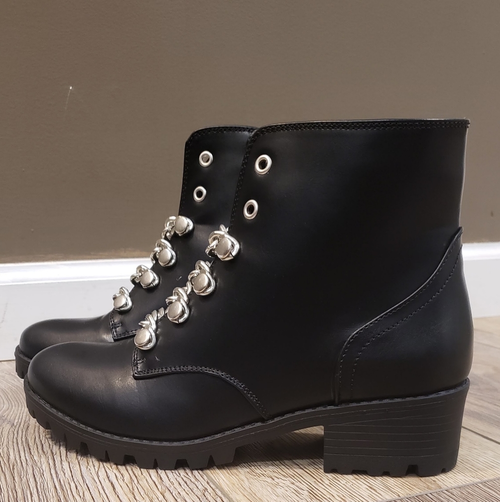 WOMENS SUGAR OBVI STACKED HEEL BOOTIES